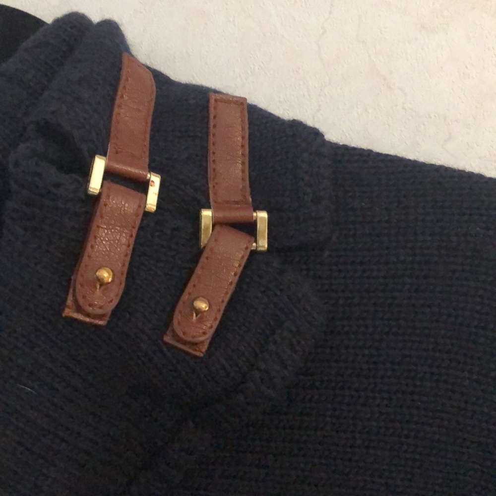 Poncho/Sweater - Picture 2 of 5